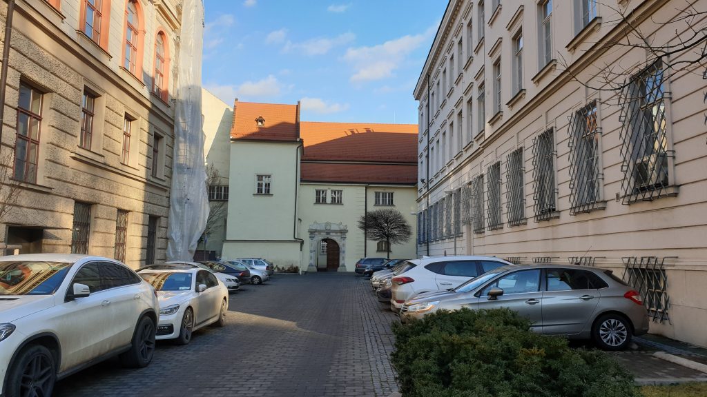 Brno, Nová radnice - portál z ulice Husova