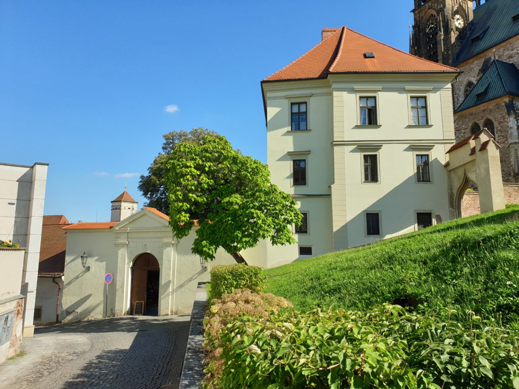 Brno, dům Petrov č. 1, vchod do Zahrady pod Petrovem