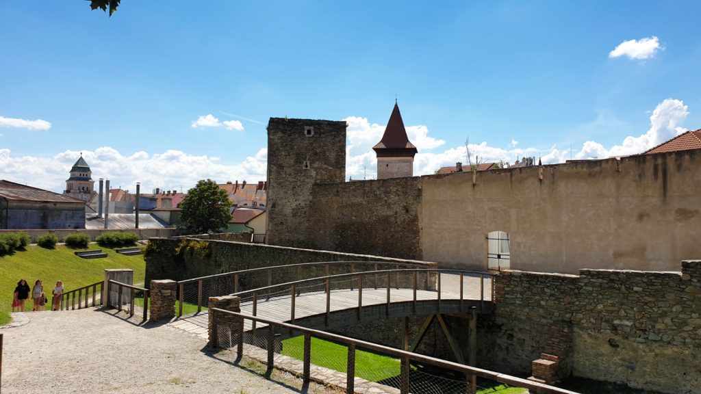Znojmo, Střelniční věž a hradby