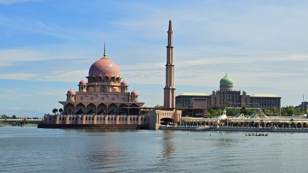 Den devátý - Putrajaya Putra Mosque a Perdana Putra, Putrajaya, Malajsie