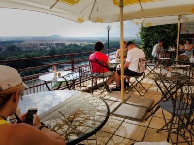 Zámecká restaurace Mělník s výhledem na Říp